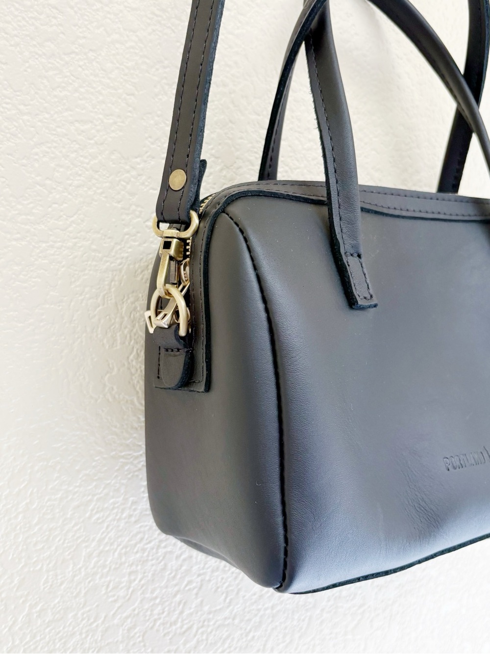 Portland Leather Large Sloan Doctor Bag Black Leather Crossbody - Picture 7 of 16
